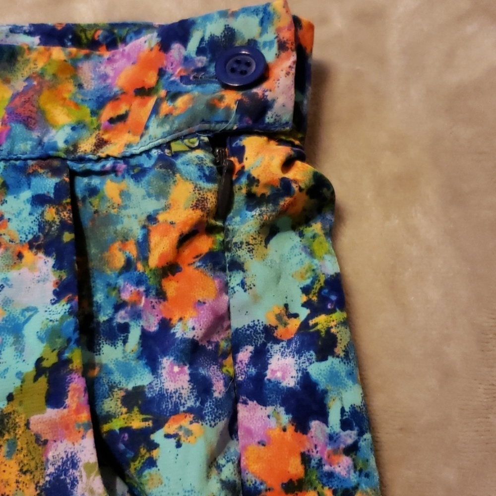 Shorts - Picture 6 of 8